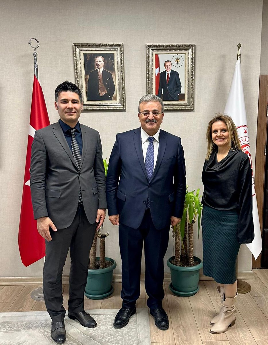 İMD BÜRO-SEN (@imdburosen) on Twitter photo Dernek Yönetimimiz, Çalışma ve Sosyal Güvenlik Bakan Yardımcısı Sayın Faruk Özçelik’i makamında ziyaret ederek dernek kapsamında yürütülen çalışmalar hakkında bilgi verdi. Sayın Bakanımızın göstermiş olduğu alaka ve misafirperverlikleri için teşekkür ederiz. <a href="/farukozcelikgsb/">Faruk Özçelik</a> Dernek Yönetimimiz, Çalışma ve Sosyal Güvenlik Bakan Yardımcısı Sayın Faruk Özçelik’i makamında ziyaret ederek dernek kapsamında yürütülen çalışmalar hakkında bilgi verdi. Sayın Bakanımızın göstermiş olduğu alaka ve misafirperverlikleri için teşekkür ederiz. <a href="/farukozcelikgsb/">Faruk Özçelik</a>