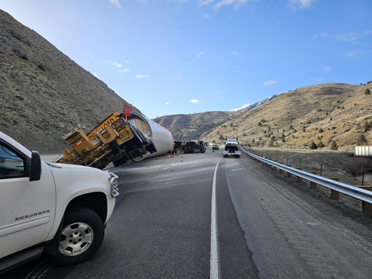 I-84 is between Exit 304, N. of #BakerCity, & Exit 374, 3 mi. W. of #Ontario, due to a crash involving a windmill tower near MP 332. US 30 is closed to non-local traffic as it's not a viable detour route for I-84. Expect a several hr closure. TripCheck.com for updates.