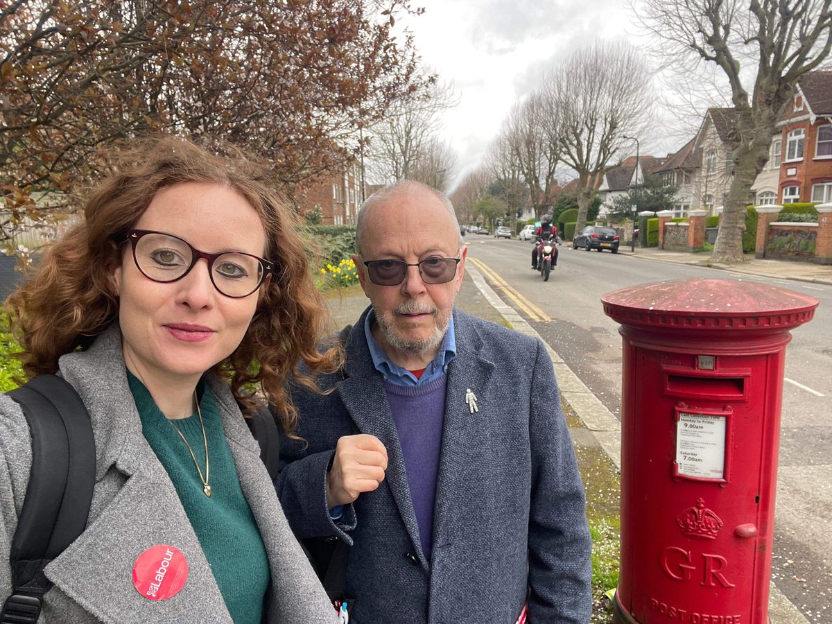 Spoke to residents in Teignmouth Rd this afternoon, where we have worked with Brent Council to tackle antisocial behaviour and installed new cycling hangars 🚴‍♀️