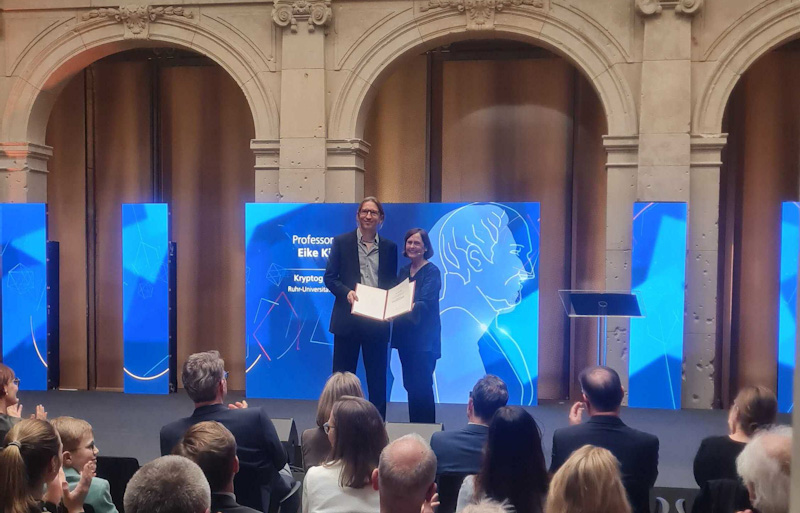 CASA - Cluster of Excellence for Cyber Security (@casa_exc) on Twitter photo "Eike Kiltz verwebt nicht nur Theorie und Praxis auf virtuose Weise, sondern prägt auch die laufende internationale Standardisierung“, hieß es u.a. in der Laudatio für <a href="/crypto_theory/">Eike Kiltz</a> bei der Verleihung des Gottfried Wilhelm Leibniz-Preis heute in Berlin. #DFG #LeibnizPreis "Eike Kiltz verwebt nicht nur Theorie und Praxis auf virtuose Weise, sondern prägt auch die laufende internationale Standardisierung“, hieß es u.a. in der Laudatio für <a href="/crypto_theory/">Eike Kiltz</a> bei der Verleihung des Gottfried Wilhelm Leibniz-Preis heute in Berlin. #DFG #LeibnizPreis