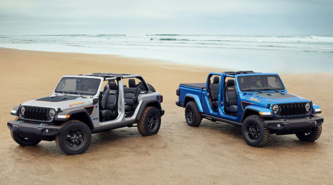 Get ready for summer with two all-new Jeep models! Learn more about the new Beach Special Edition Off-Roaders! bit.ly/3ImHE80 📸: MotorTrend
