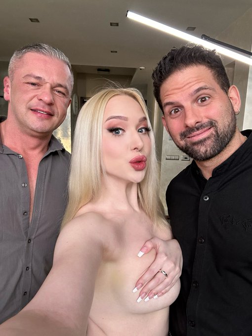 What an amazing day it was with those two on set for @AdultTimecom 🎬 🖤 @LorenzoViota  Thank you 💎 @brillbabesxxx