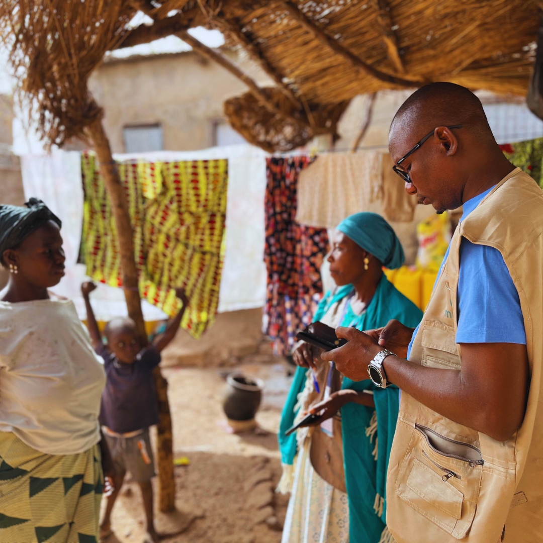 Voici Seydou Sidibé, responsable de la supervision des ASC. Engagé pour la transformation des systèmes de santé, il a débuté à Bankass en 2015 et a rejoint Yirimadio en 2019. Seydou œuvre quotidiennement à la réduction des décès évitables. #CHW #EngagementCommunautaire #MALI