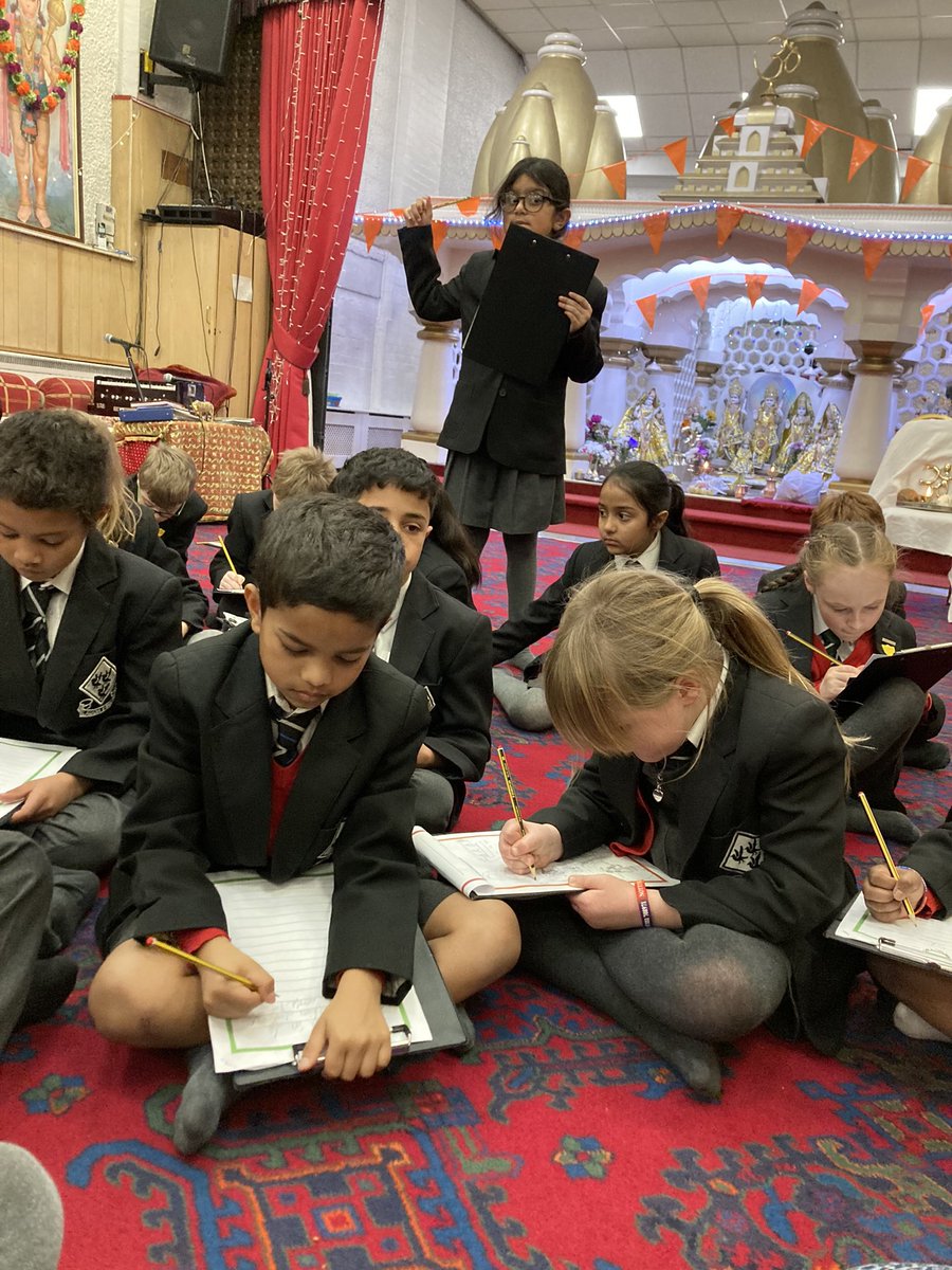 NottsHighIJS's tweet image. Year 3 spent a fabulous morning at the Mandir in Nottingham today. #Iamme