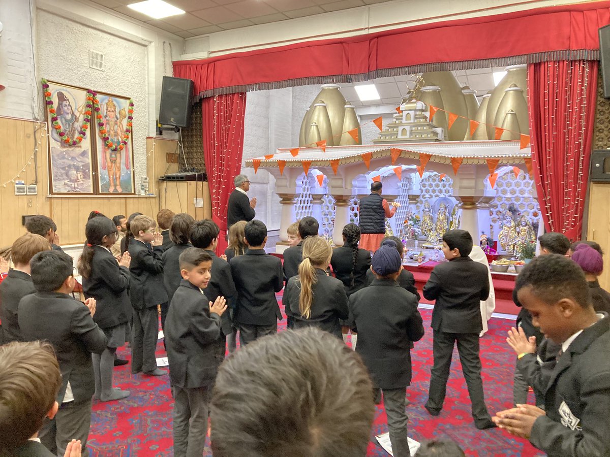 NottsHighIJS's tweet image. Year 3 spent a fabulous morning at the Mandir in Nottingham today. #Iamme