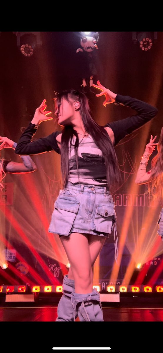 kpopstan745's tweet photo. @winxywings Dajeongs biggest hype girl 🤭🤭🤭 https://t.co/oxeOXeGsDP