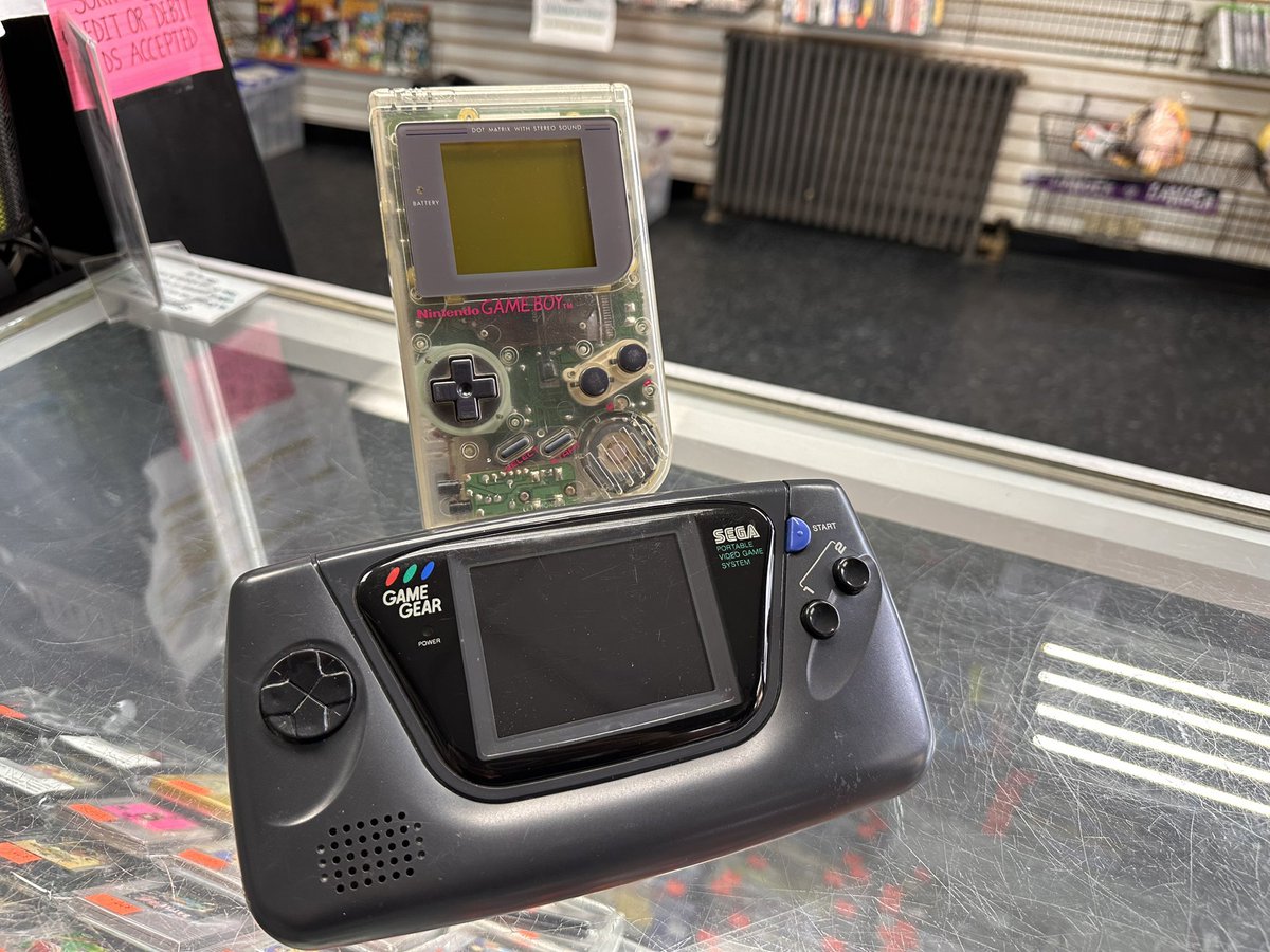 bklynvideogames's tweet photo. Happy Wednesday ๐ค๐ค๐ค Nice small trade in this early afternoon. DM us if interested!!!
.
.
.
#gameboy #originalgameboy #sega #segamegear #gamegear #retro #retroshop #retrostore #brooklyn #brooklynvideogames #bvg https://t.co/xBhNGkyqW7