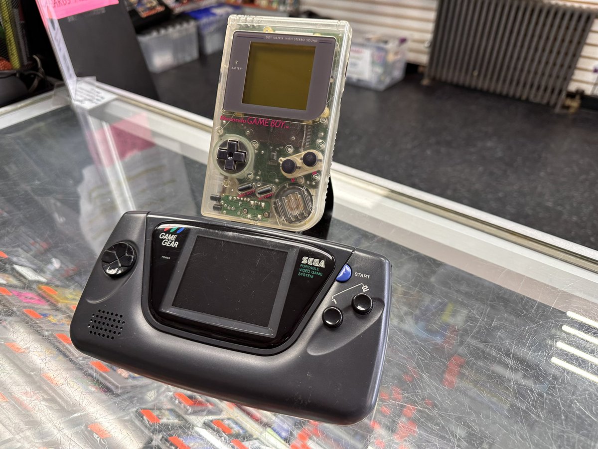 bklynvideogames's tweet photo. Happy Wednesday ๐ค๐ค๐ค Nice small trade in this early afternoon. DM us if interested!!!
.
.
.
#gameboy #originalgameboy #sega #segamegear #gamegear #retro #retroshop #retrostore #brooklyn #brooklynvideogames #bvg https://t.co/xBhNGkyqW7