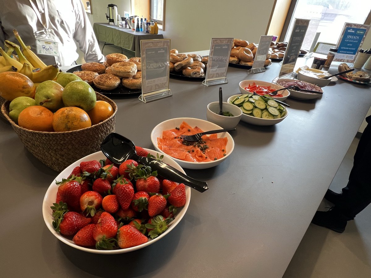 Happy Registered Dietitian Nutritionist Day to all our RDNs here at MANNA! Today we're celebrating our RDNs with a delicious bagel breakfast. Thank you for the various roles you serve across our organization and all the work you do to advance our Food is Medicine mission! #rdnday