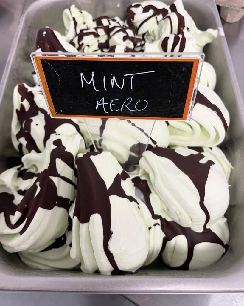 caliendosgelato's tweet photo. Catch up over a gelato and a coffee 🥰 We are open 12-8pm 

#awardwinning #gelato #madefreshdaily #organicmilk #veganoptions #kentishtown #london #icecream #desserts https://t.co/uq4VQIdklI https://t.co/WJOjUCkQTE