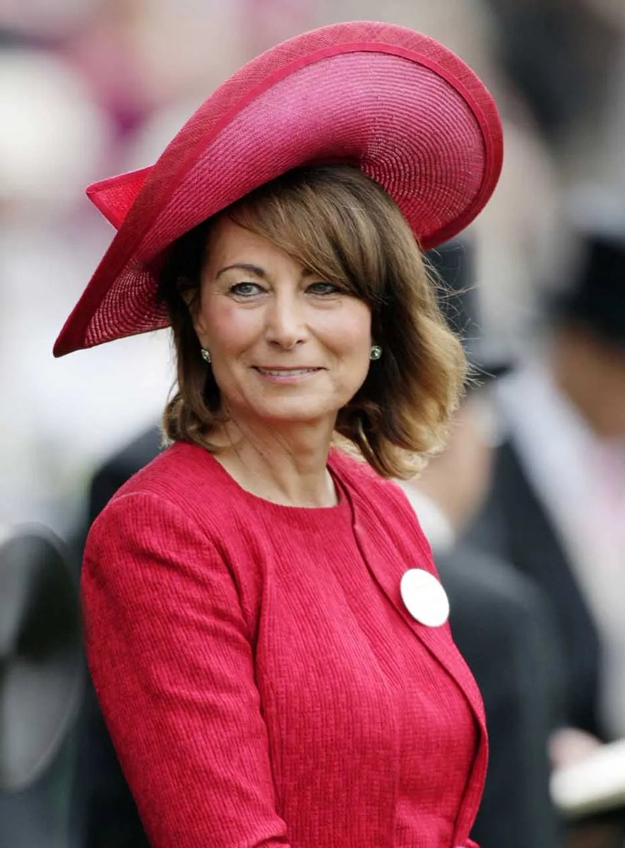 The British public is a hard public to win over. We judge harshly first and are cold and guarded first. But once, you have earned a spot in our heart, you have earned one in our home; and this is exactly what Catherine has done with 2 decades in the spotlight❤️
     For a