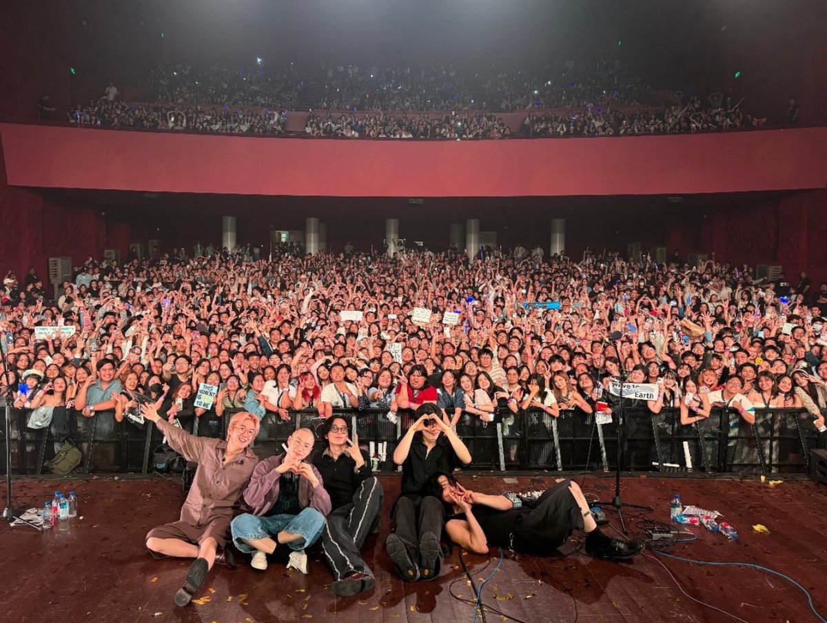 WilbrosLive's tweet photo. Manila Show #2 with Wave To Earth
And their last stop for the S.E. Asia Tour!
Thank you again for coming, Plankton!! π«Άπ»
As we imagine it, that's how we make Sunny Days!
#WaveToEarth #FirstEraConcert #WilbrosLive https://t.co/oKui56ZfNA
