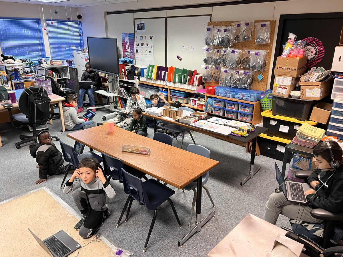 EPS_JacksonES's tweet photo. Lots of great things happen at school BEFORE the bell rings! Extended day groups and our violin program today.
@EPS_Region1 @DrIanBSaltzman https://t.co/vMQOrWov6B