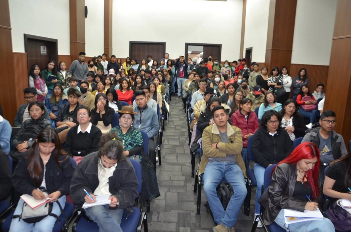 JusticiaBol's tweet photo. #JusticiaInforma | El Viceministerio de Defensa de los Derechos del Usuario y del Consumidor (#VDDUC), dio inicio a la Semana del Consumidor y la antesala al Día Mundial de los Derechos de los Consumidores que se recuerda cada 15 de marzo. https://t.co/sRUM1godwc