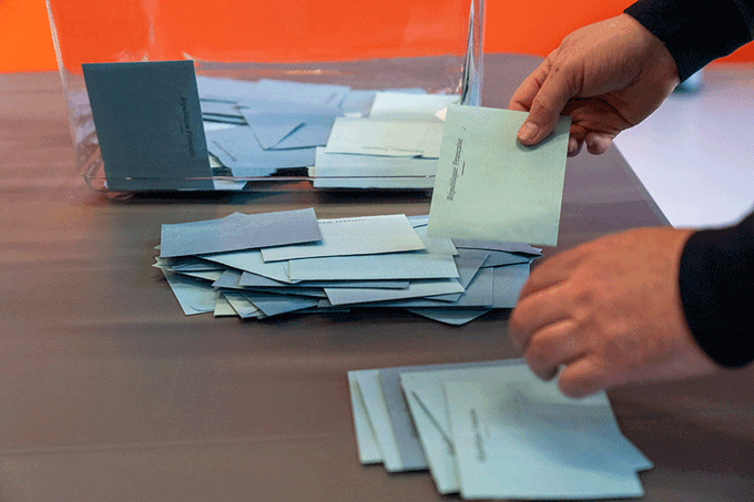 📣 La Ville de Rennes recrute des assesseurs parmi ses électeurs rennais !
➡ Mission : tenir la liste d'émargements pendant le scrutin des #électionseuropéennes (9 juin) et participer aux opérations de dépouillement le soir.

 ➕ d'infos : recrutement.elections@ville-rennes.fr