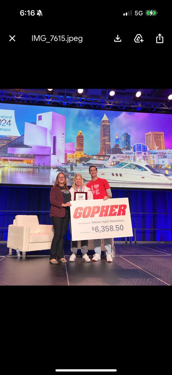 MOSHAPE1_HMM's tweet photo. Congrats @MOSHAPE1 #HMM #RocStar @kristibieri ‘22-‘23 Champion School🏆
…and 5 Year School Milestone Awardees @MOSHAPE1’s own @kristibieri @ouebulldogs & @Salvo_TCE @ZumTwinChimney2 👏
Ty‼️🙏 4️⃣ur commitment 2 building #healthierbrighterfuture as you & Ss #Letkindnessguideyou https://t.co/C1wDTAJSTI
