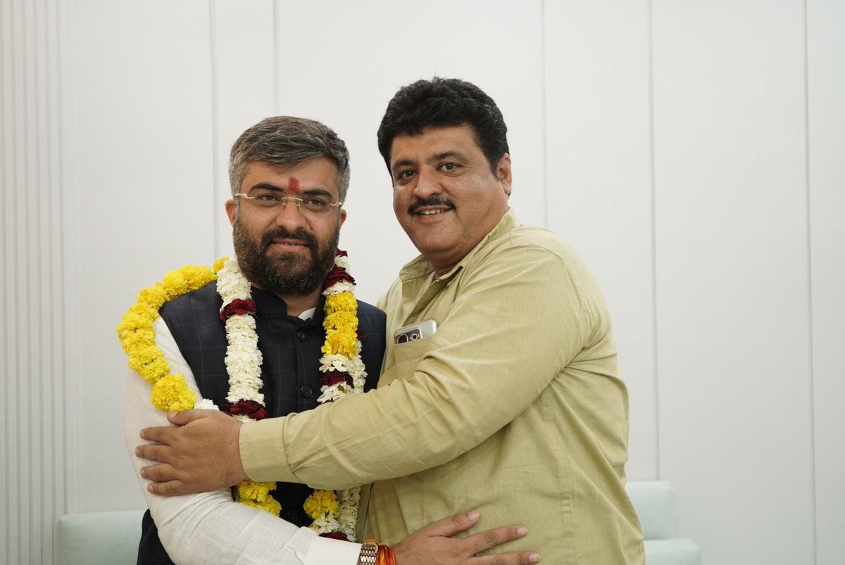 TirthwaniSanjay's tweet photo. आज नगर में प्रिय जनों से आत्मीय मुलाक़ात की।
#narendranodi #bjp4india #bjp2024 #bjp4bharat
#sanjaytirthwani #sanjay4satna #sanjaytirthwanibjp #sanjay4bjp #bjp4mp #bjp4satna #satnabjp #sanjaytirthwani4bjp #satnaloksabha #संजय_तीर्थवानी #prosat https://t.co/U3RTW3Hjpx