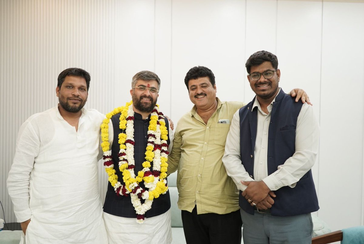 TirthwaniSanjay's tweet photo. आज नगर में प्रिय जनों से आत्मीय मुलाक़ात की।
#narendranodi #bjp4india #bjp2024 #bjp4bharat
#sanjaytirthwani #sanjay4satna #sanjaytirthwanibjp #sanjay4bjp #bjp4mp #bjp4satna #satnabjp #sanjaytirthwani4bjp #satnaloksabha #संजय_तीर्थवानी #prosat https://t.co/U3RTW3Hjpx