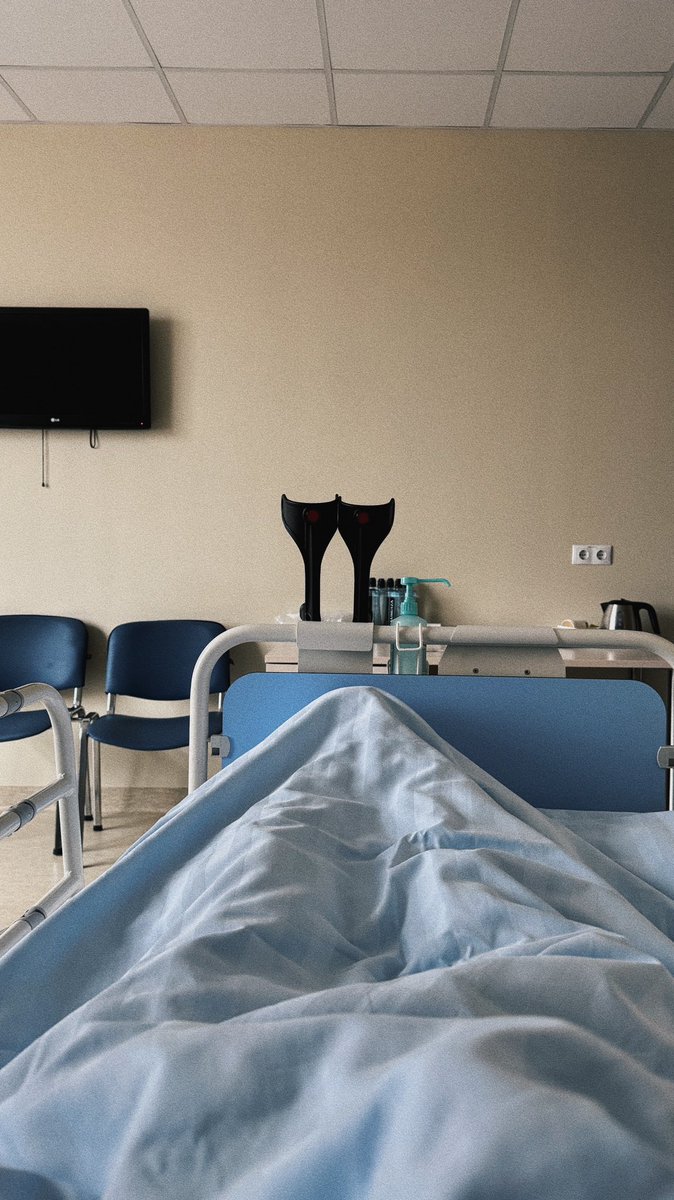 putjka's tweet photo. first day on crutches https://t.co/F2Z57Hp9FE