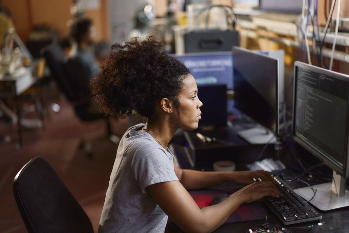 « Sans infrastructure publique, impossible de construire une industrie française de l’IA », plaide Mark Surman le président de la Fondation Mozilla, alors que l’IA Act, projet de règlement européen, est voté ce mercredi.

➡️ l.humanite.fr/3W