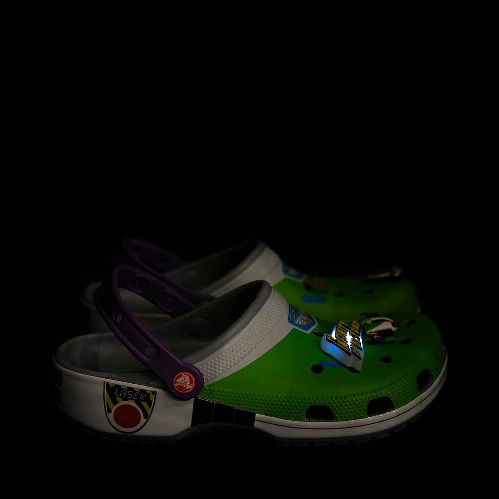 SOLELINKS's tweet photo. Ad: Toy Story x Crocs Clogs ‘Buzz Lightyear’

Crocs:https://t.co/ncvunEqGkR
Journeys:https://t.co/MqO04Bc3mI https://t.co/gIrcJYn5nR