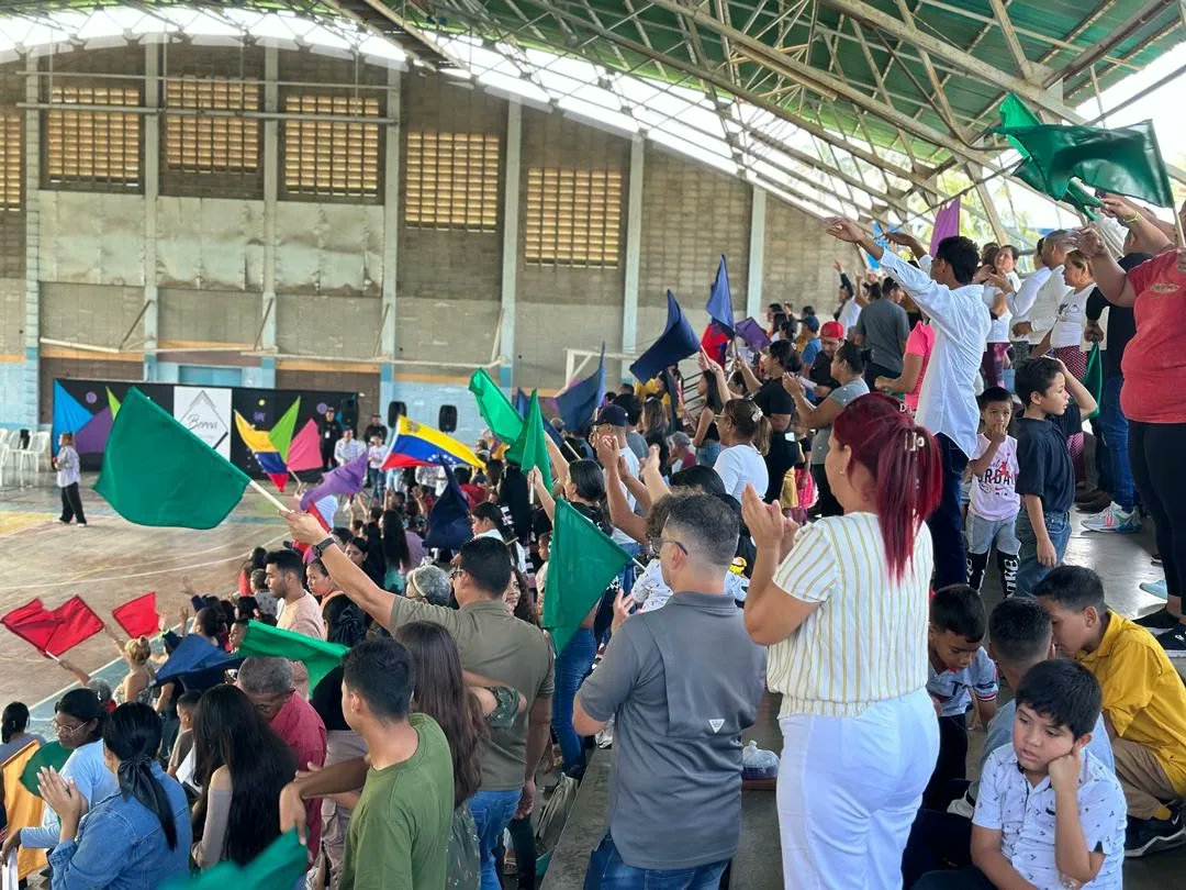 joseveliz12's tweet photo. Amamos mucho lo que Dios esta haciendo en la iglesia Berea Puerto la Cruz.

¿Que esta sucediendo?
Familias se restauran, se ven milagros en los cuerpos, se ven milagros financieros entre otros.

En la iglesia Berea amamos a Dios, amamos a la gente y servimos en la tierra https://t.co/yuWXHhloNk