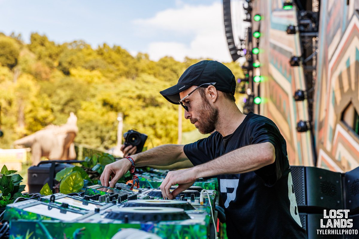 Nothing better than blue skies and grimy Bass! 🔊 @dirtysnatchauk’s full Lost Lands 2023 set is on Youtube now! Watch here: youtube.com/watch?v=t0PaAz…
