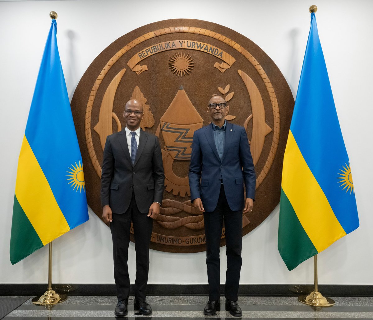 UrugwiroVillage's tweet photo. President Kagame received January Makamba, Minister of Foreign Affairs and East African Cooperation of Tanzania and his delegation. The Minister is in Rwanda on a four-day bilateral visit aimed to boost the two countries' bilateral ties in various sectors including trade, energy and infrastructure.