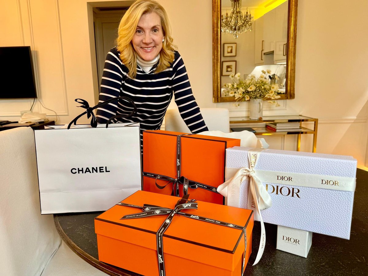 carmensluxtrvl's tweet photo. Shopping in Paris is always a good idea!
Spending February in France meant lots of time indoors exploring museums, cozy cafes, and shopping of course. I recently had the best experience at @Dior - more to come 🛍️ ✨
#luxurytravel #designerbrands #explorefrance #parisjetaime https://t.co/BjlhiU6Zq3