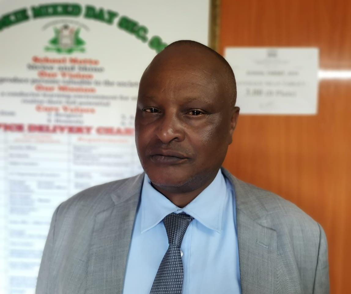 EACCKenya's tweet photo. #CaughtInCorruptionThisWeek
NAROK PRINCIPAL ARRESTED FOR DEMANDING KES.50K BRIBE FROM A SCHOOL SUPPLIER
The Ethics and Anti-Corruption Commission (EACC) has, this afternoon, arrested one Erustus Ruiru Nganga, the Principal of Keekonyokie Mixed Day Secondary school in Narok County after he solicited a bribe of Kes.50,000 from a school supplier in order to release his Kes. 410,000 cheque in payment for goods supplied to the school.
The arrest came after the supplier refused to succumb to the bribe demand and instead notified EACC which immediately mounted an operation. The Principal was apprehended after pocketing Kes. 40,000 as part of the demanded bribe and escorted to Ntulele Police Station in Narok where he is currently detained pending further processing on Thursday.
Cases of this nature are common in schools where some Principals embezzle school funds placed under their care, sometimes in collusion with private persons, including corrupt suppliers who draw money from schools without supplying anything. Such individuals should always be exposed to the Commission through Toll Free No. 1551 for action in accordance with the law.
#TuangamizeUfisadiTuijengeKenya