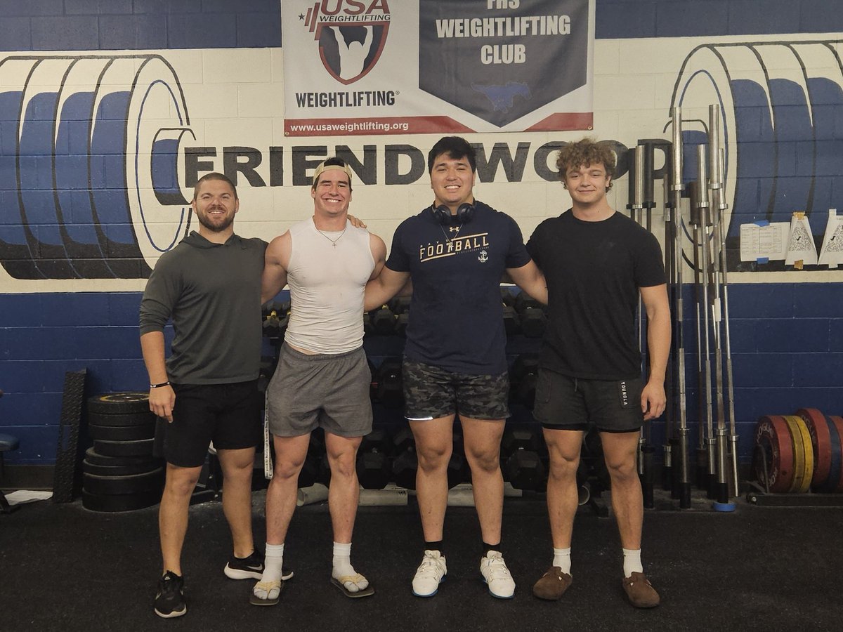 TugboatTaylor15's tweet photo. @FwoodFootball great @MatthewMReyes stopped by for a workout today. Great dude doing big things at the US Naval Academy.

#HorsePower https://t.co/7GHnYRZ6yg