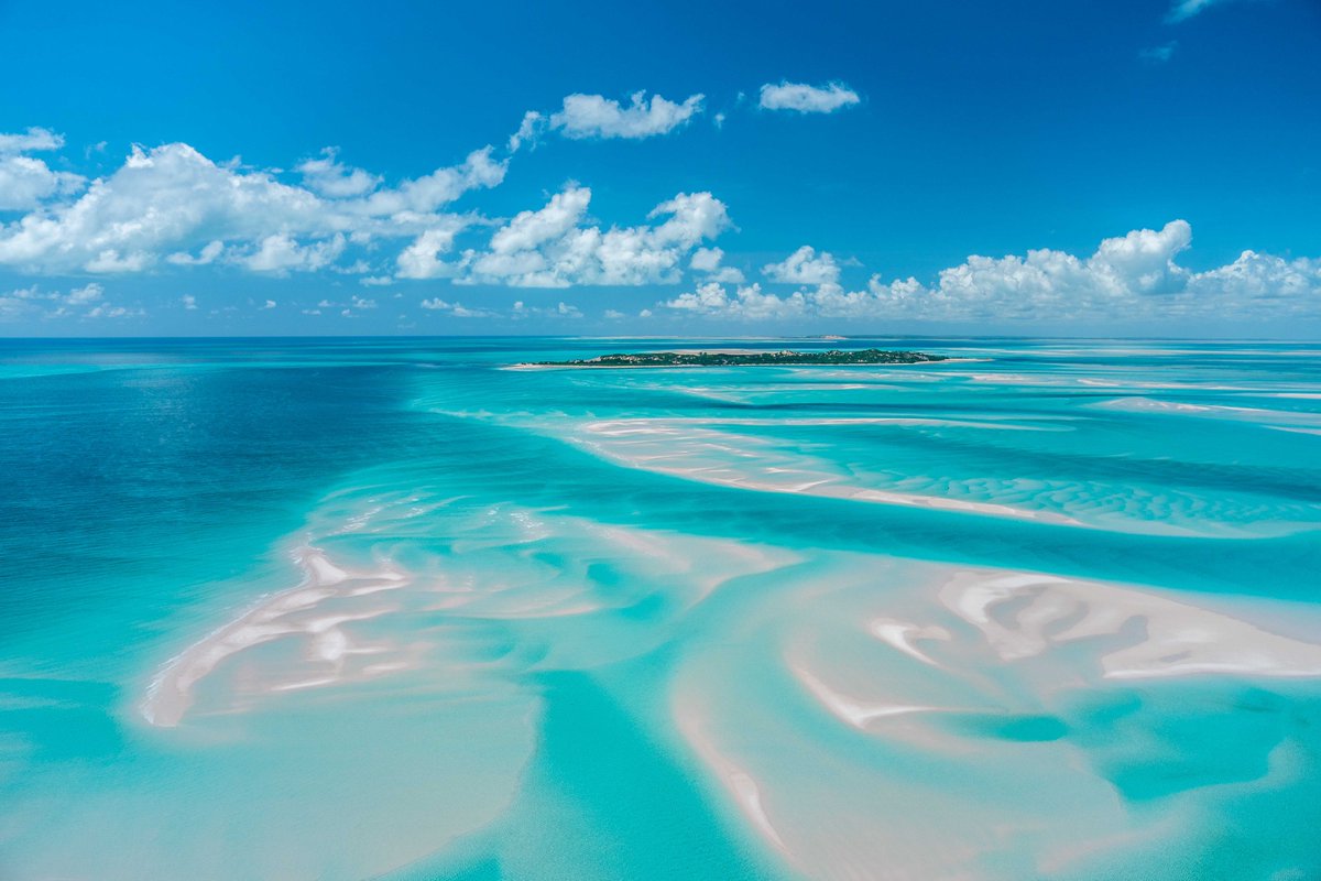 AfricanParks's tweet image. Basisa Bazaruto, a waste recycling programme that was initiated by the Bazaruto team in Mozambique, has been featured in @forbesindia.  The programme employs local people who have removed 540 tonnes of trash from this seascape bit.ly/4cbC2em