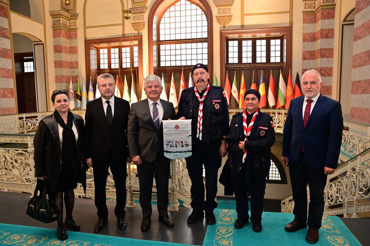 Federasyon Başkanımız Hasan Dinçer Subaşı ve beraberinde ki heyet Sağlık Bilimleri Üniversitesi Rektörü Sayın Prof. Dr. Kemalettin Aydın’ı makamında ziyaret etti.