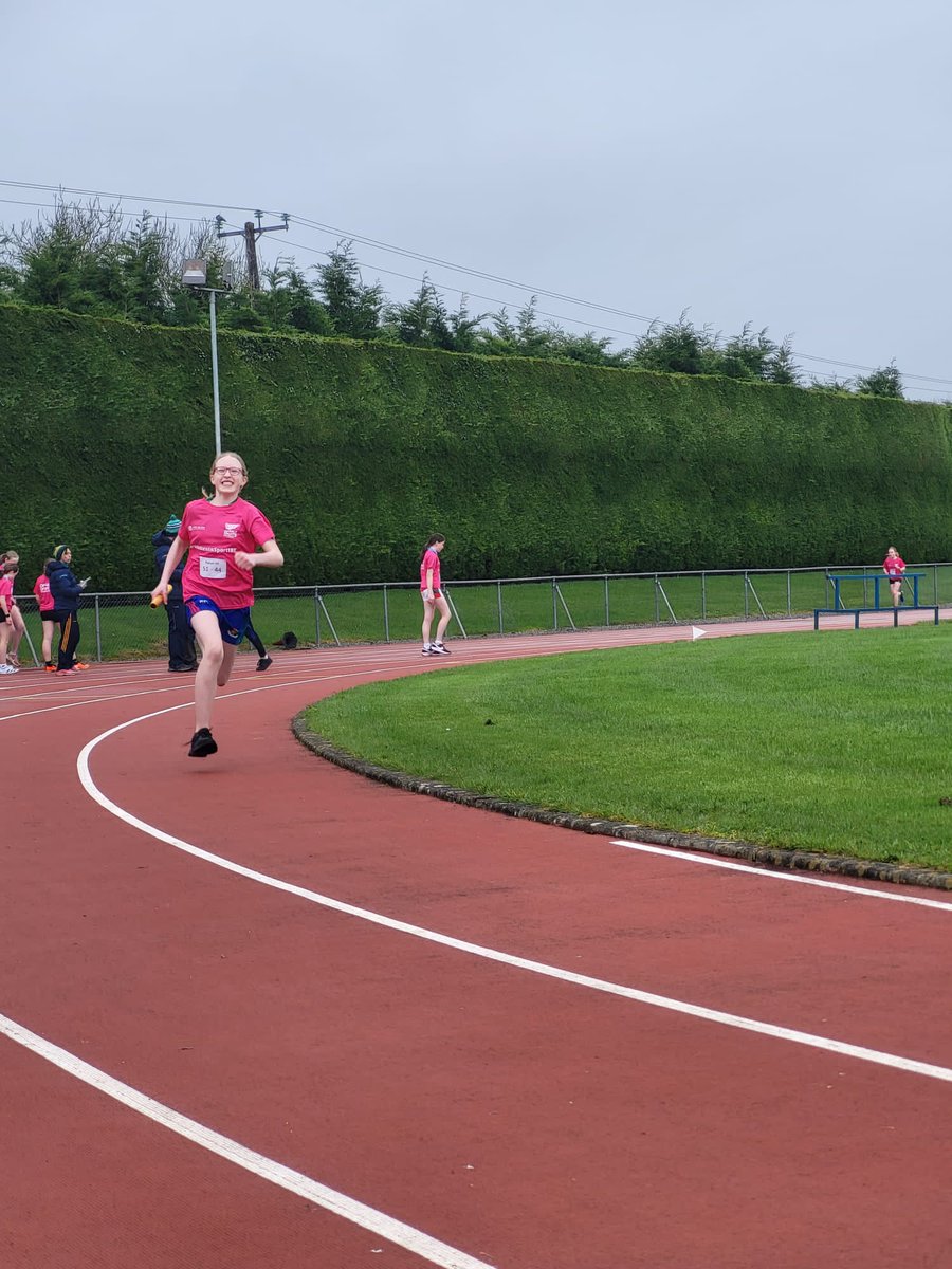 Maith thú Nia, Sophie agus Sarah. Bhí na cailíní ag rith inné. They took part in the Pauline Curley relay marathon with girls from across the county beating the previous held record. Wow! Go hiontach! <a href="/OffalySP/">Offaly Sports Partnership</a> 🏃‍♀️