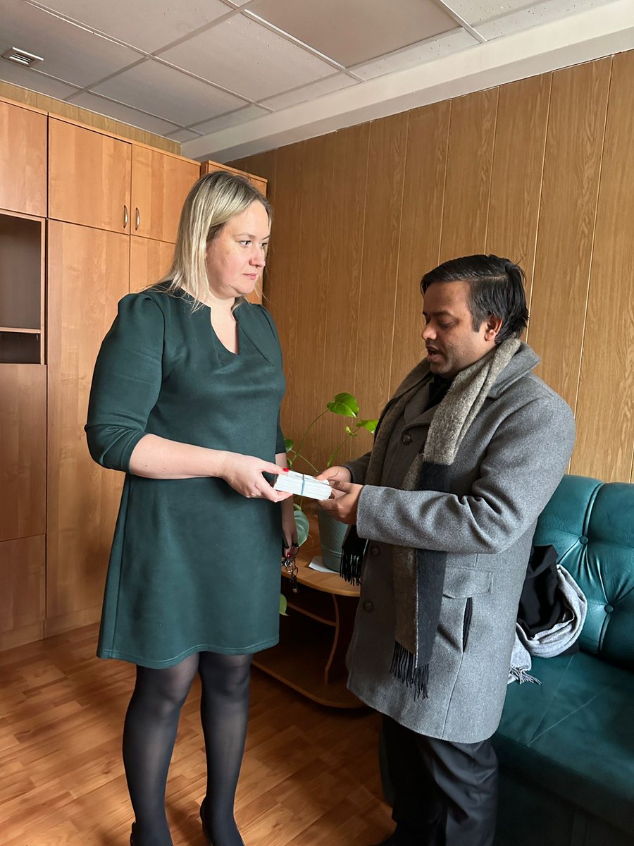 Consul General along with consular team visited Pskov detention centre and gave consular service to the distressed Indian detainees held at the centre. CG assured them for an early release and all possible support. @MEAIndia @IndianDiplomacy