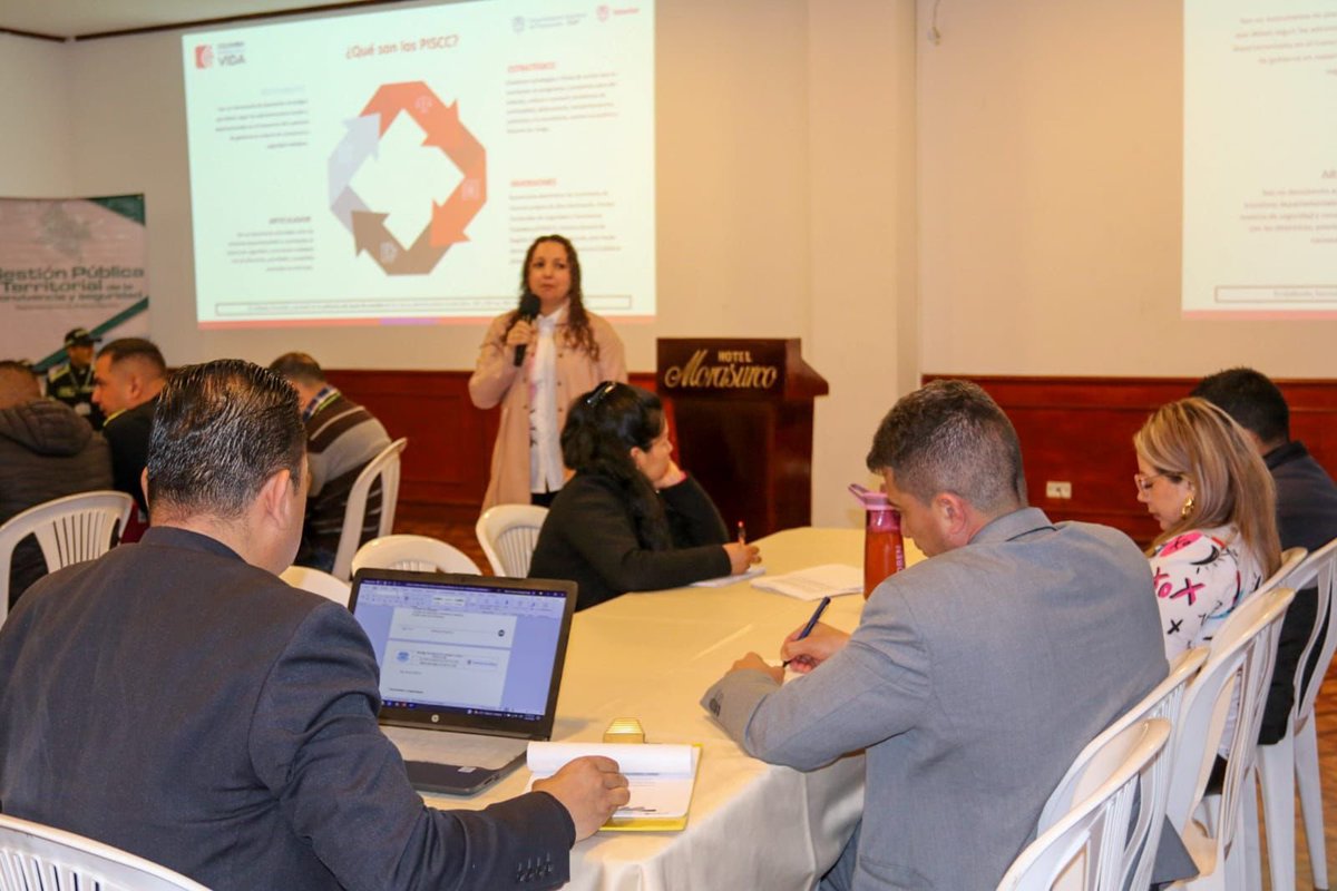 gobnarino's tweet photo. Junto a @MinInterior realizamos capacitación en Asistencia Técnica, para la construcción del Plan Integral de Seguridad y Convivencia Ciudadana y la formulación de proyectos para inversión de recursos propios de libre destinación, #FONSET, #SGR y cofinanciación ante #FONSECON. https://t.co/nuC5x7FVnv