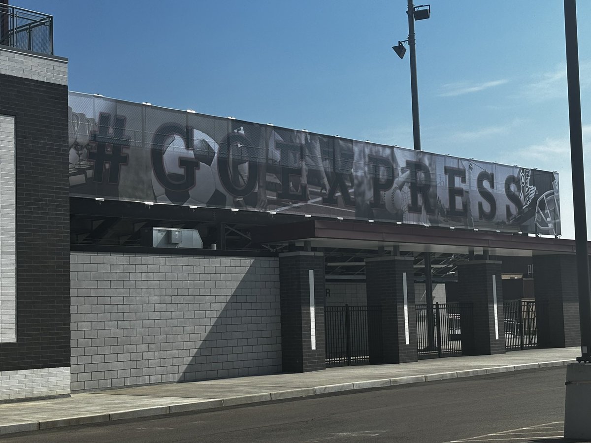 ECSD_Schools's tweet photo. Banner install complete at EHS Athletic Stadium just in time for #ExpressStrong week! #GoExpress @ECSD_Athletics 

⚽️🏈🎾🥍⛳️🏐🏌️‍♀️🏊‍♀️📣⚾️🥎⛹🏽‍♀️🤼‍♀️ https://t.co/NGknpsBNzT