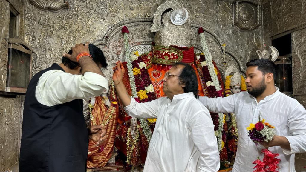 iShankarLalwani's tweet photo. माननीय प्रधानमंत्री श्री @narendramodi जी के नेतृत्व में तीसरी बार एनडीए की सरकार बनने जा रही है।

इंदौर लोकसभा क्षेत्र से पुनः भाजपा प्रत्याशी चुने जाने पर खजराना में भगवान श्री गणेश के दर्शन किए और आशीर्वाद प्राप्त किया। https://t.co/rHHcMB16tV