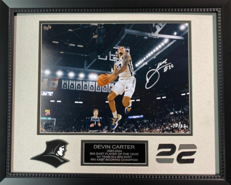 FriarFamilyNIL's tweet image. BIG EAST PLAYER OF THE YEAR!

Let's do a limited release of just 22 @kingcarter2225 windmill dunk autographed frames!

Act Fast ➡️  friargear.com/products/12903…