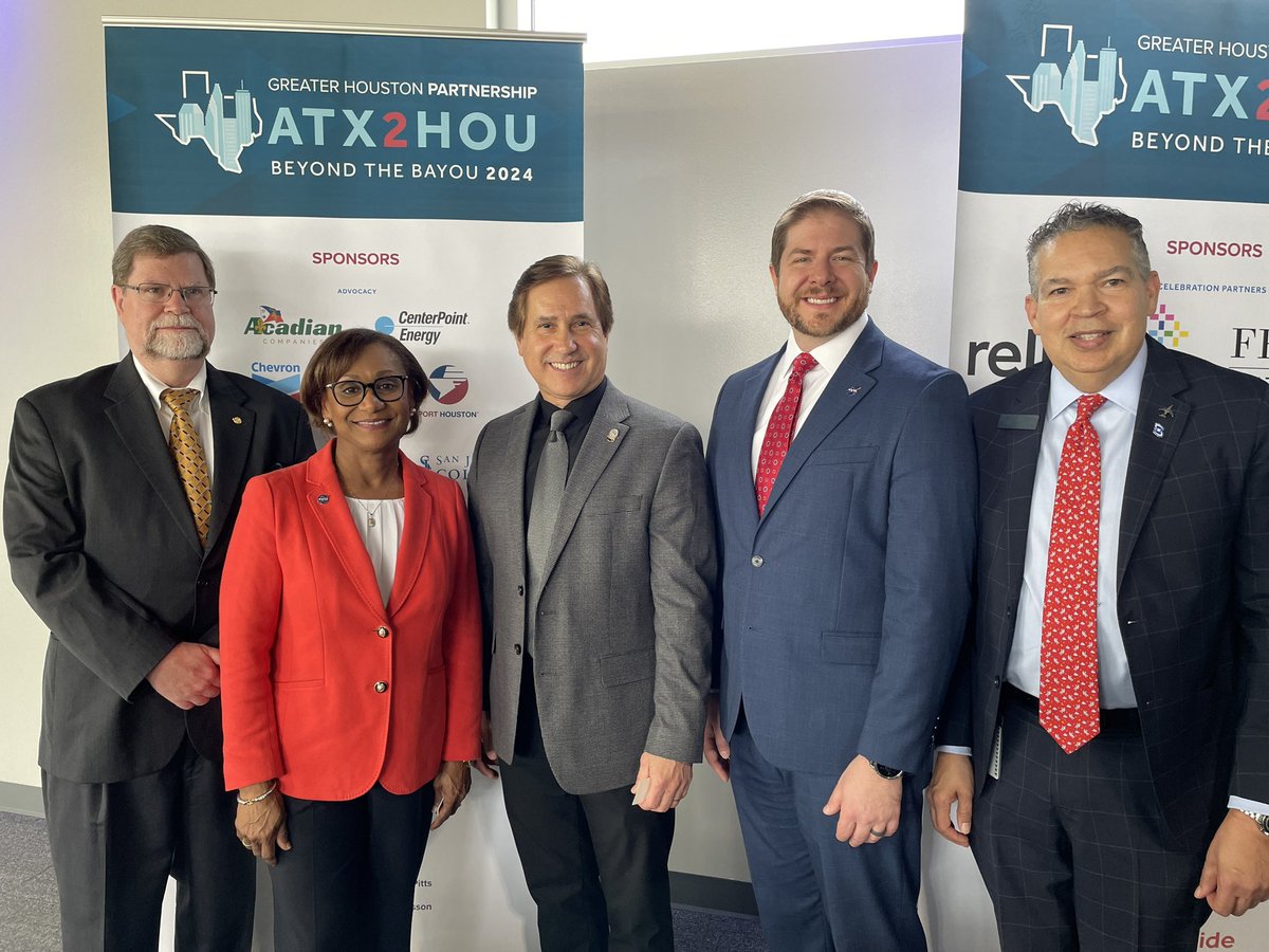 Last week, about 170 legislative officials from across the state visited @NASA_Johnson & @SpaceCenterHou as part of @GHPartnership’s Houston Day: Beyond the Bayou.   I had the pleasure of participating in a panel discussion alongside Dr. Rob Ambrose, Professor and Associate