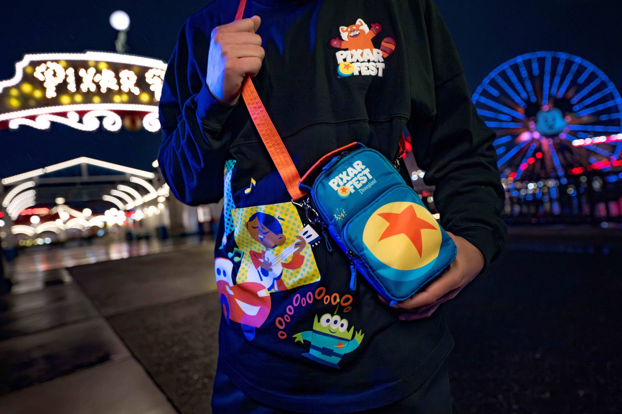 【海外限定品】カリフォルニアディズニー　2024ピクサーフェス　半袖シャツ 現地完売品】カリフォルニアディズニー 2024ピクサーフェス 半袖