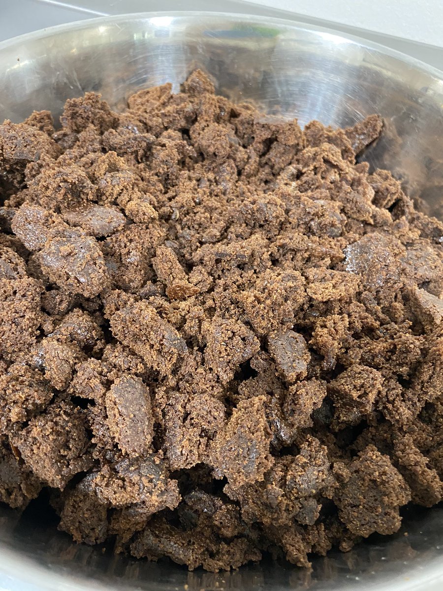 SofiaErro's tweet photo. Perdón a mi socia por este spoiler antes de tiempo pero NO AGUANTO YAAAA jajajajajaja este sábado salen los nuevos FROSTIES 💕

Capas de brownie troceado con nieve en diferentes sabores 🫶 https://t.co/sBKMYTHWTn