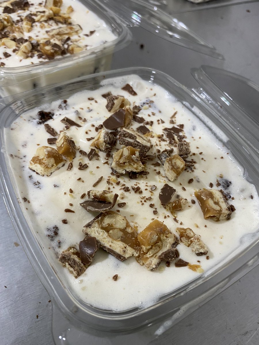 SofiaErro's tweet photo. Perdón a mi socia por este spoiler antes de tiempo pero NO AGUANTO YAAAA jajajajajaja este sábado salen los nuevos FROSTIES 💕

Capas de brownie troceado con nieve en diferentes sabores 🫶 https://t.co/sBKMYTHWTn