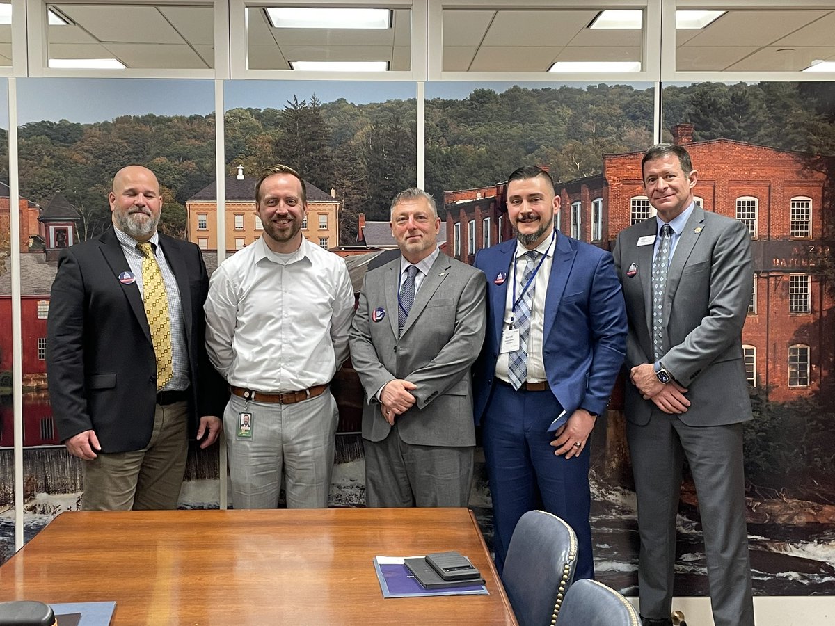 CAS_ct's tweet photo. Great exchange of ideas and information with Peter Mills from @ChrisMurphyCT’s office. Senator Murphy continues to be a champion for professionalizing education and for building positive, safe school climates where students and adults can thrive. https://t.co/ZduSYS4bvK