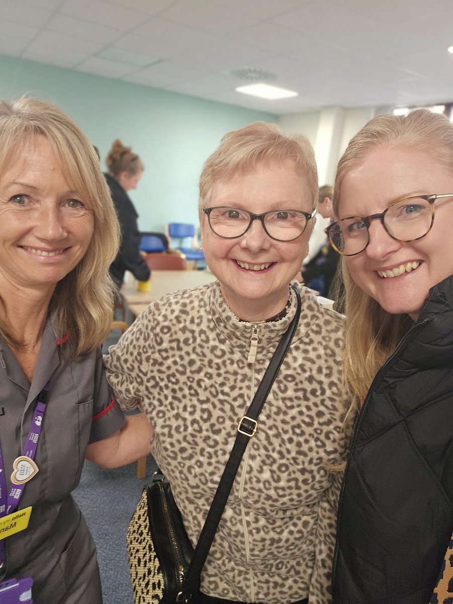We had a lovely time today meeting with the Solent NHS Speech Therapy Team 😊💜 @SolentNHSTrust We talked about how mum has come to live a positive life after #stroke & with #Aphasia 💜 We also spoke about the things that would have helped us in those early days... 🧵 1/4