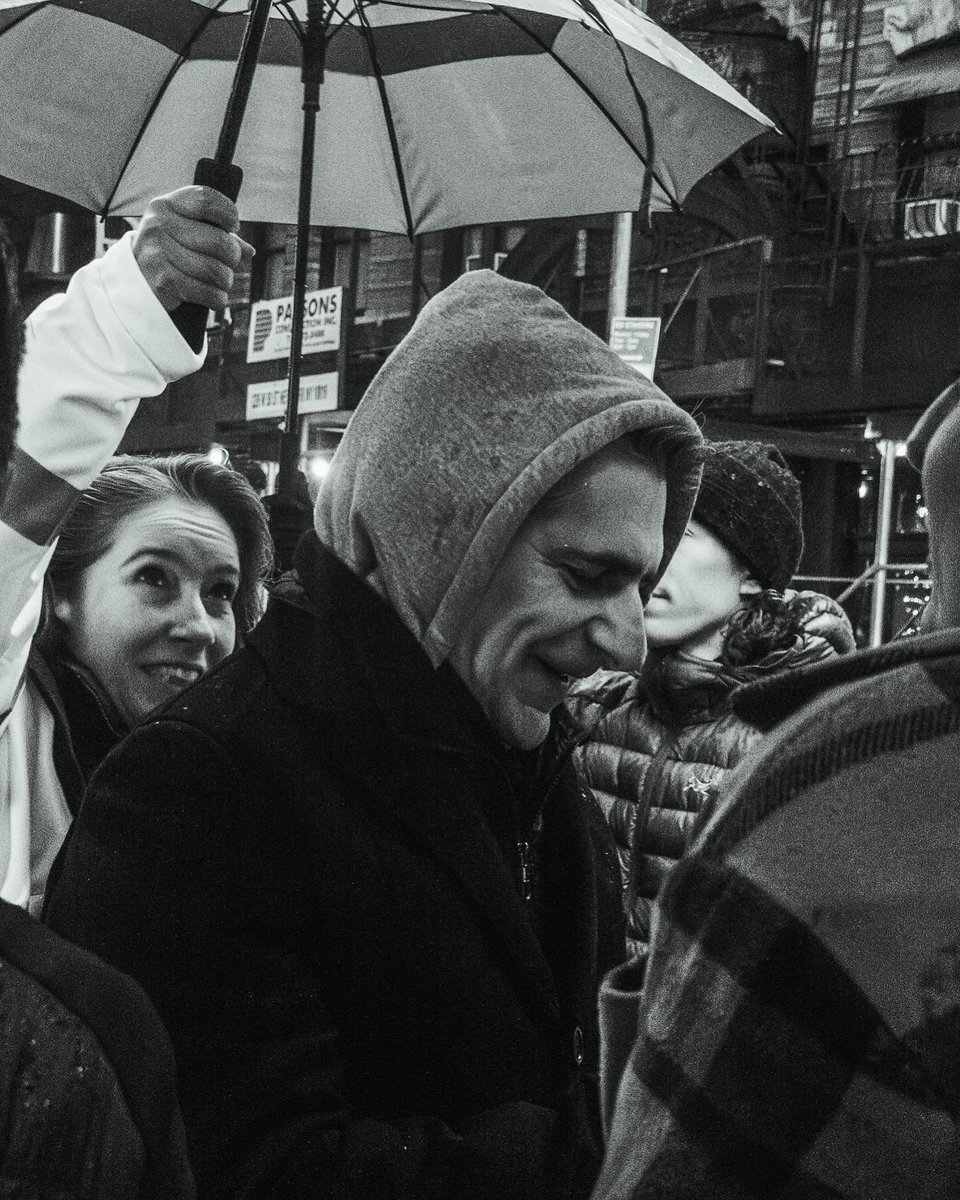 sorry for sharing this here but the people i know irl don’t get how monumental this is: i met Jeremy Strong and Michael Imperioli 🥹