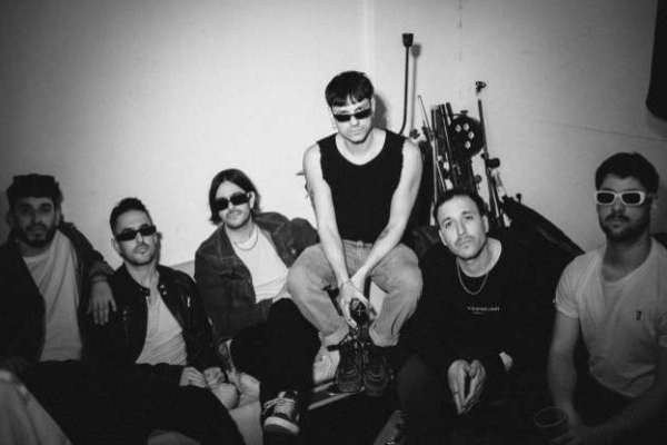 El Peligro de los Vientos llega a Buenos Aires.
El 22 de marzo la banda neuquina llevará sus canciones al local Camping (Av. del Libertador 999).
crock.com.ar/el-peligro-de-…