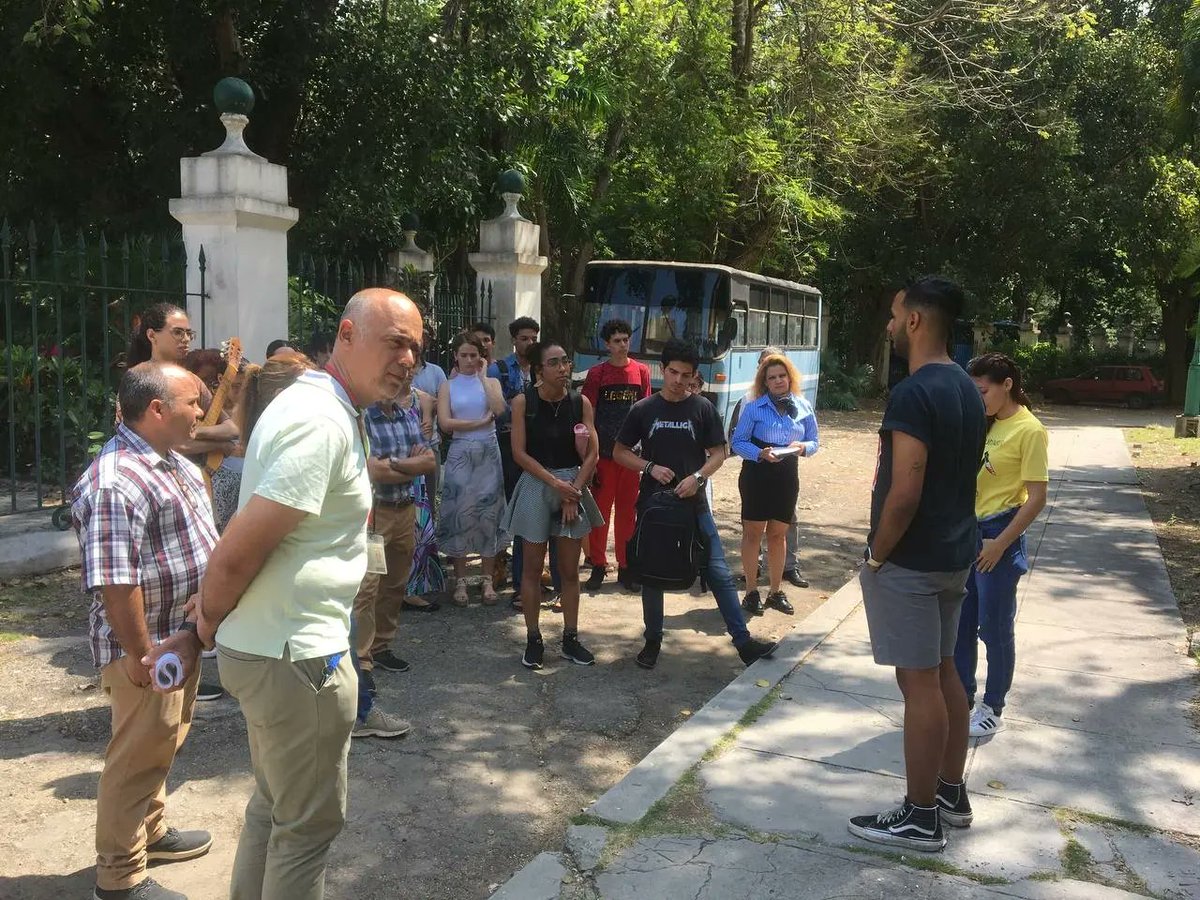 InSTEC_UH's tweet photo. 🔔 Realiza #InSTEC acto político-cultural en homenaje ➡️ a las víctimas del 13 de marzo de 1957 👉🏻 en el aniversario 67 de la acción revolucionaria 🇨🇺
#OrgulloInSTEC #OrgulloUH https://t.co/KxZXMhqdPE