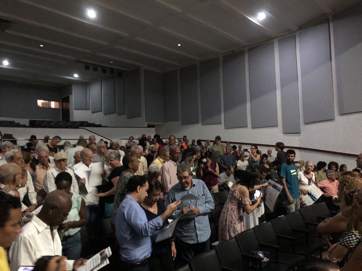 Felicidades para nuestros profesores que han dedicado su vida a nuestra universidad