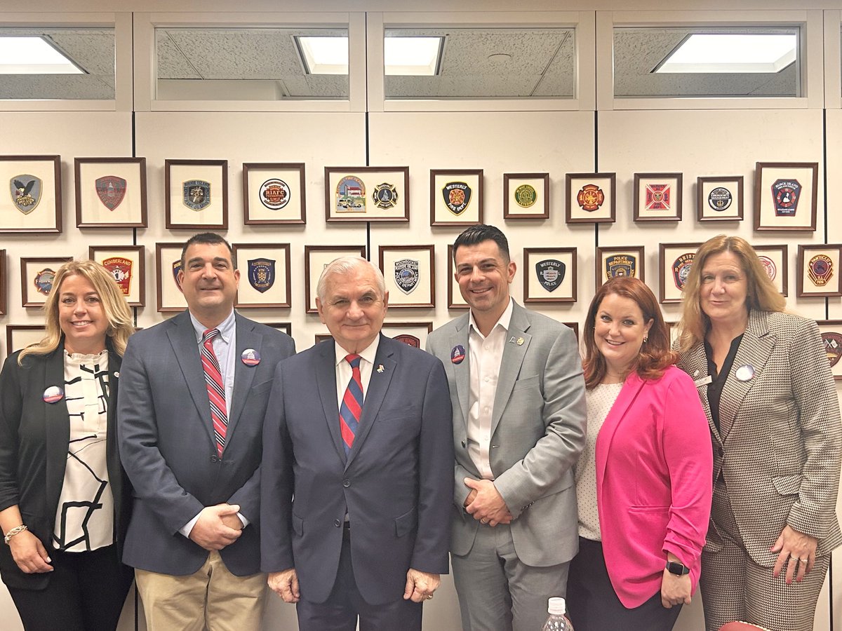 Thank you ⁦@SenJackReed⁩ for hosting ⁦@RIprincipals⁩ and for always supporting education! #principalsadvocate ⁦@NASSP⁩ ⁦@NAESP⁩ ⁦@KHitch87⁩ ⁦@CMonterecy⁩ ⁦@SavastanoChris⁩ ⁦@cherisacco4⁩